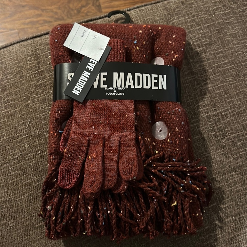Steve Madden Blanket Wrap and Touch Glove